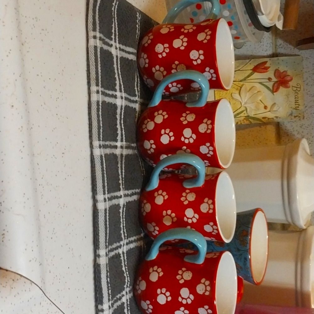 4 coffee mugs